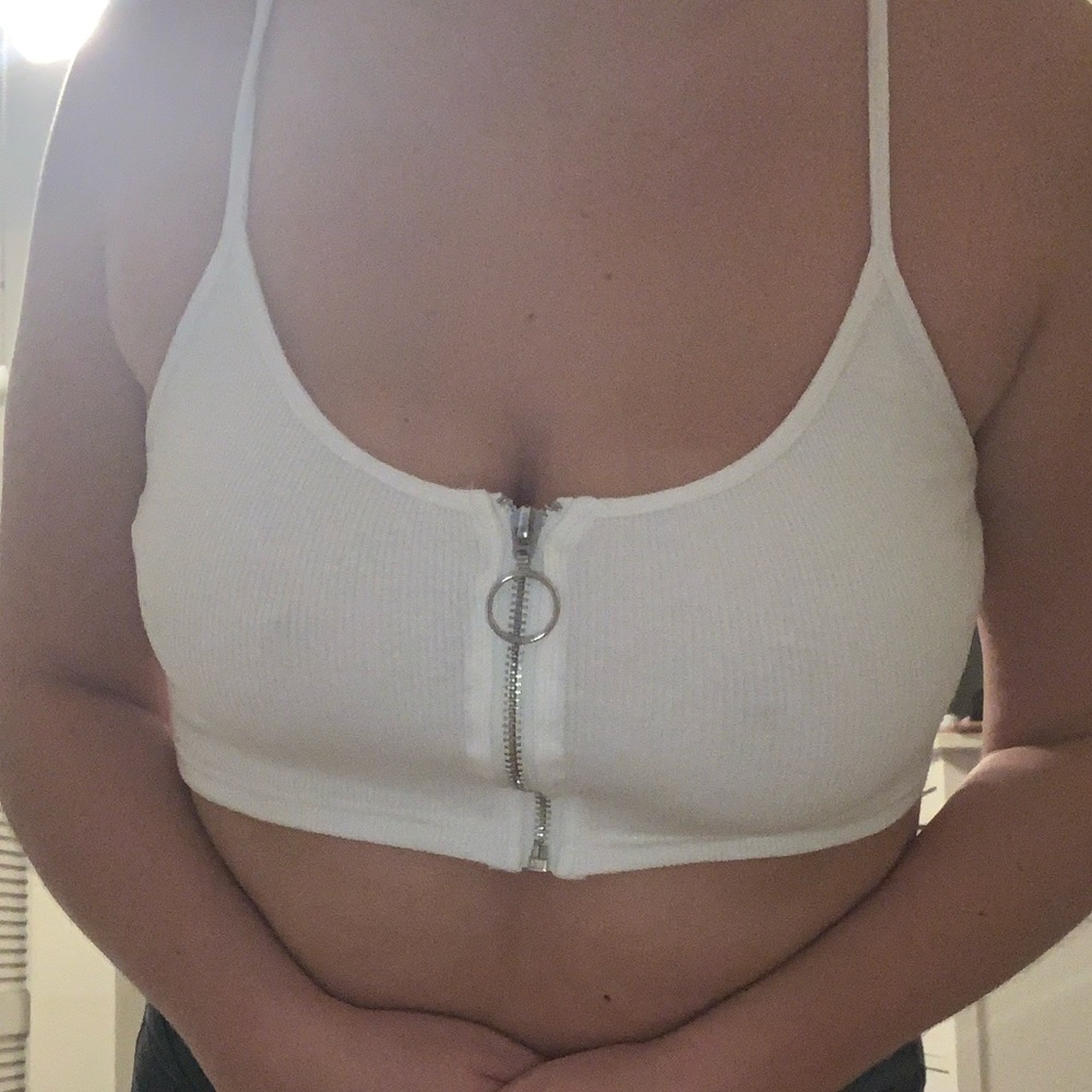 White O-Ring Zipper Crop Top